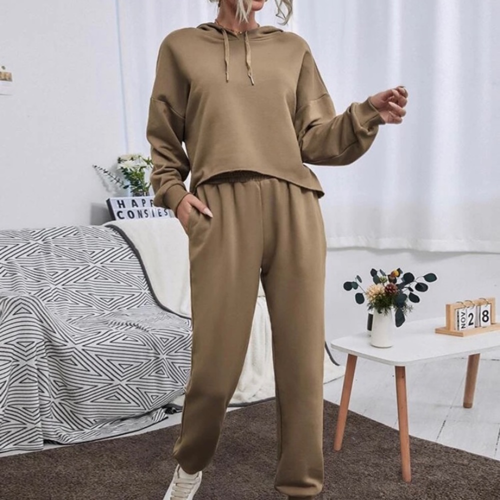 Drawstring cropped hoodie with sweatpants